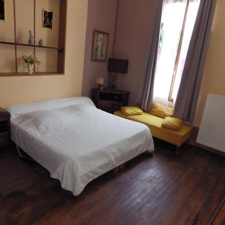 Domaine Des Roses Bed & Breakfast Vaudelnay Ngoại thất bức ảnh
