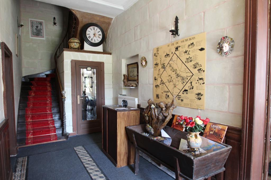 Domaine Des Roses Bed & Breakfast Vaudelnay Ngoại thất bức ảnh