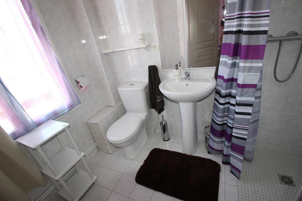 Domaine Des Roses Bed & Breakfast Vaudelnay Ngoại thất bức ảnh