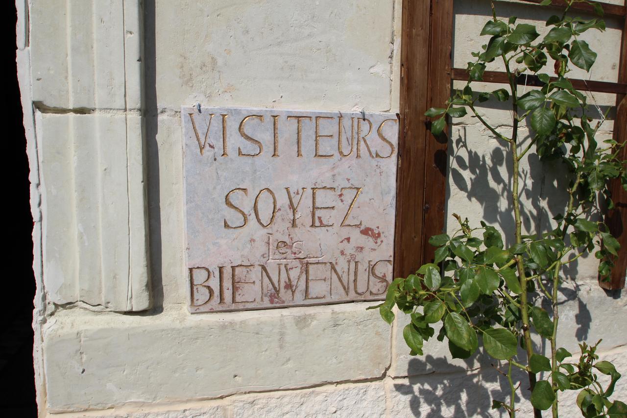 Domaine Des Roses Bed & Breakfast Vaudelnay Ngoại thất bức ảnh